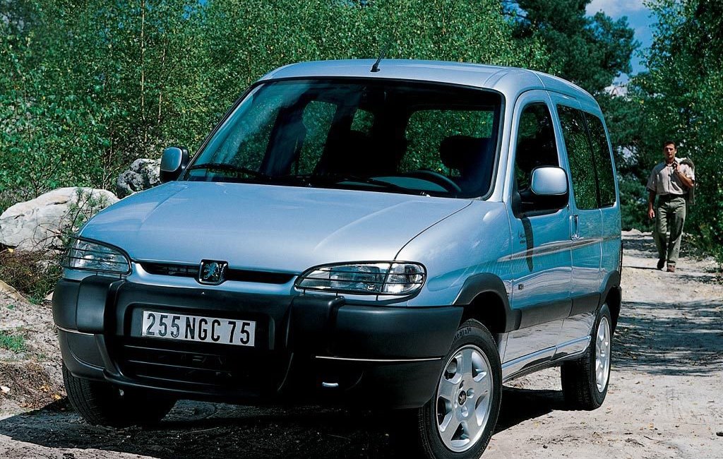 1996 - 2002 1 поколение (5/G)