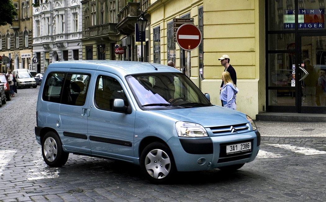 2002 - 2012 1 поколениерестайлинг (B9)